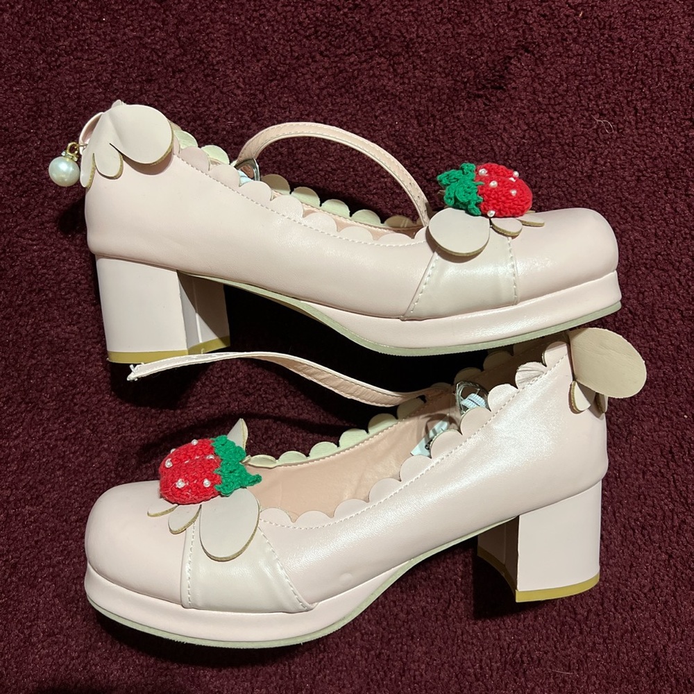 heels - Picture 4 of 5